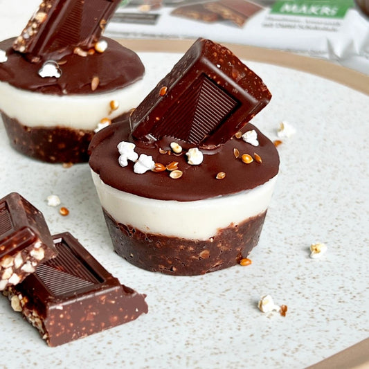 Schokoladen Raw Cake mit Haselnuss-Amaranth Topping