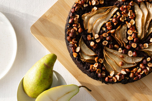 Schokokuchen mit Birne uns Haselnüssen