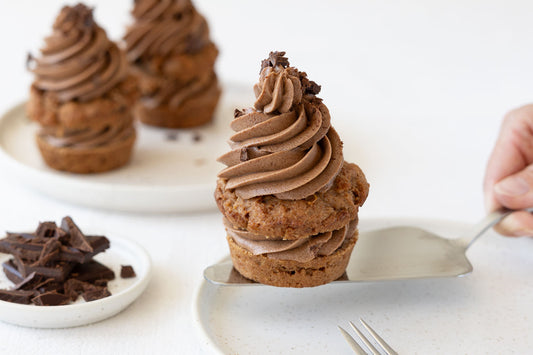 Gefüllte vegane Zitronenmuffins mit Schokoladencreme und Dattelschokolade