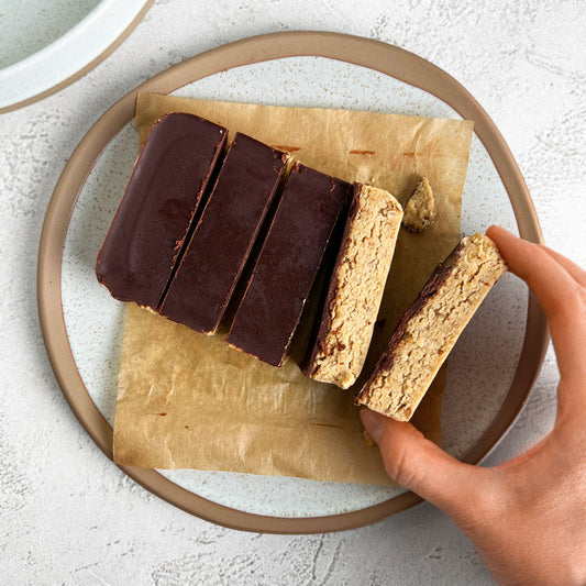 Tahini-Karamell-Bars mit Schokoschicht