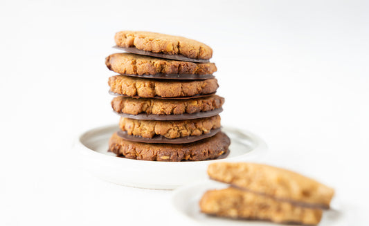 Erdnuss Cookies mit Schokoboden
