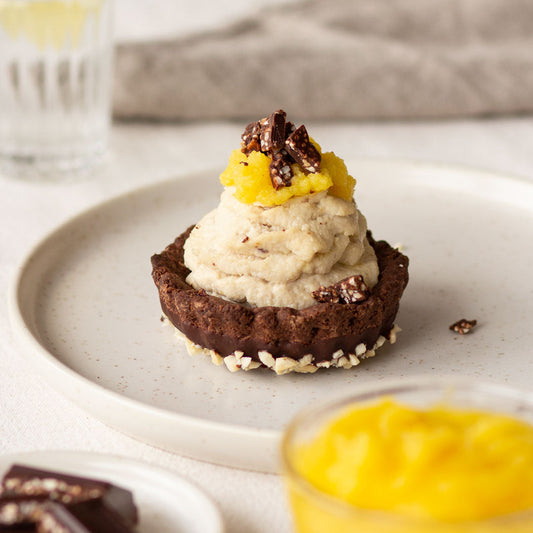 Zitronige Cashew-Tartelettes mit Schokoladenboden