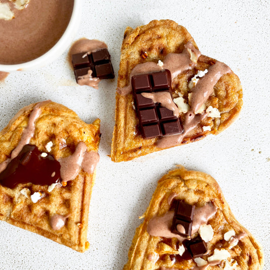 Waffelherzen mit verschiedenen Toppings